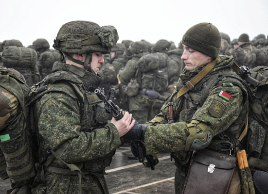 Вручили боевое оружие