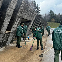 Курсанты Военной академии приняли участие в трудовой акции