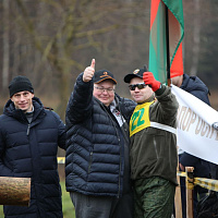 И пером и топором!