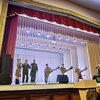 С песней и служить веселее