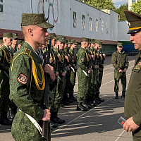 Чествование военнослужащих, принимавших участие в параде 9 Мая
