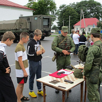 Выставка вооружения от слонимских гвардейцев