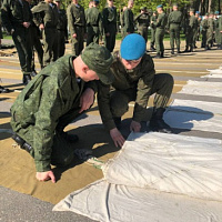 Подготовка к первому прыжку с парашютом