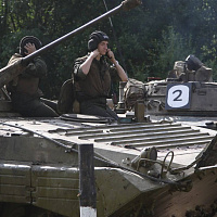 Занятие с курсантами Военной академии по вождению боевых машин с преодолением водной преграды