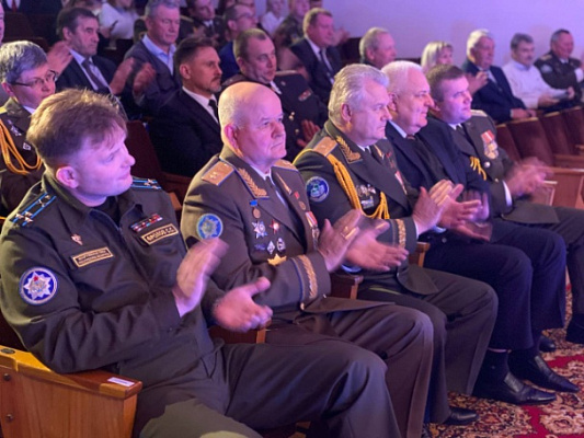 С праздником, зенитчики!