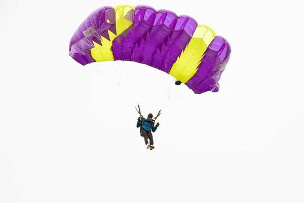 Стартовали международные соревнования по парашютному спорту «Кубок памяти Олега Продана»