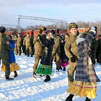 Плечом к плечу