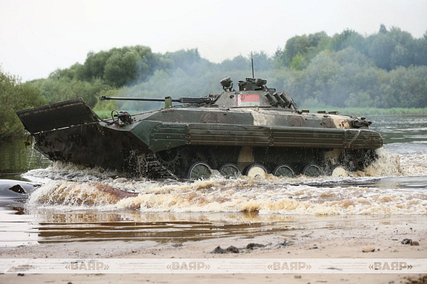  Занятие по преодолению водной преграды на боевых машинах пехоты с гвардейцами 120 омбр