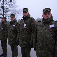 Учатся гвардейцы