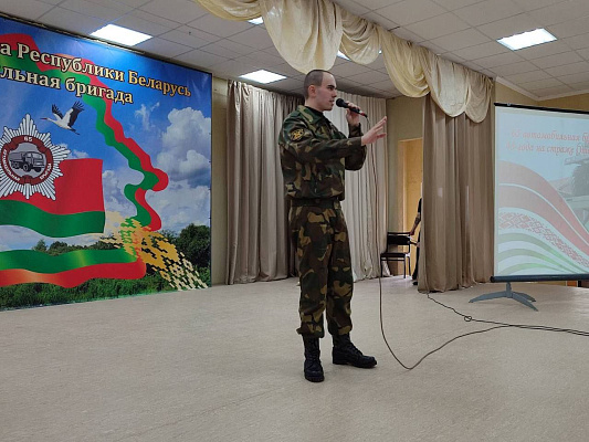 А музыка звучит