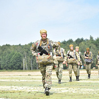 Брестские десантники совершили прыжки с парашютом из самолёта АН-2