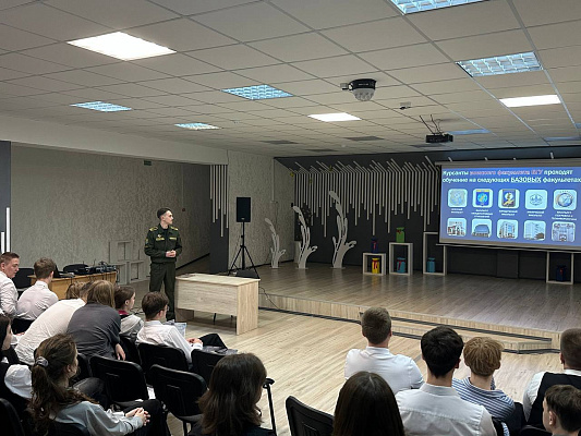 Профориентационную работу провели курсанты военного факультета в БГУ
