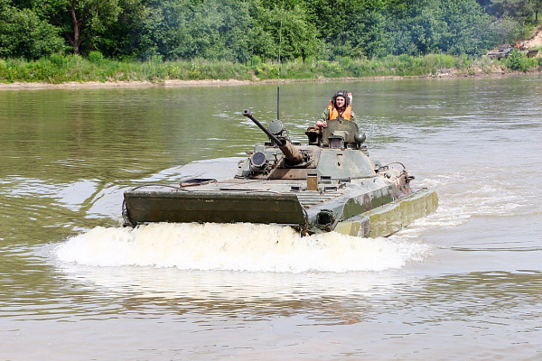 Военнослужащие 11 омбр выполнили упражнение по преодолению водной преграды