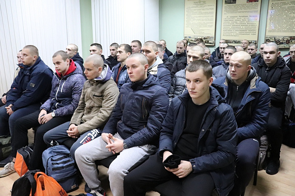 Настрой на строй. В Лидском районе состоялась первая осенняя отправка ребят в армию