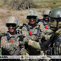 Десантирование белорусских и китайских военнослужащих в рамках антитеррористической тренировки «Атакующий сокол»