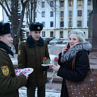 «Подари цветы женщинам»
