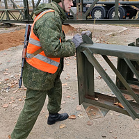 С упором на практику