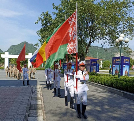 «Флаги поднять!»