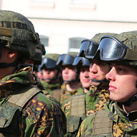 Чествование военнослужащих, принимавших участие в параде 9 Мая