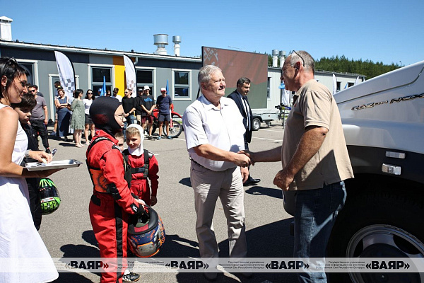 Торжественное вручение организационным структурам ДОСААФ новых грузовых автомобилей и автобусов