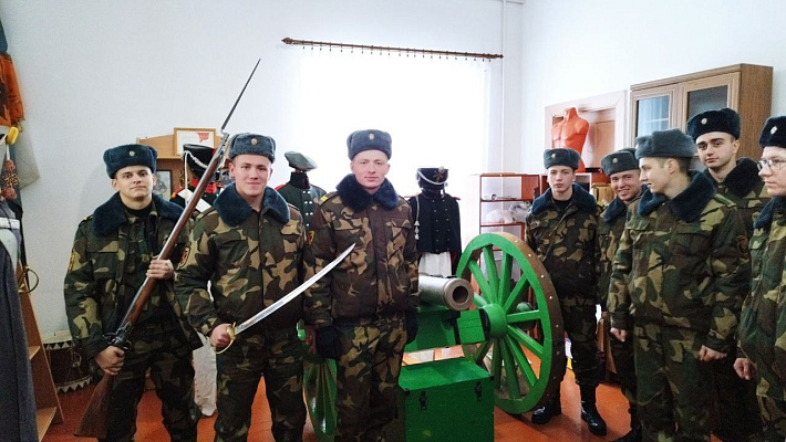 С праздником, артиллеристы!