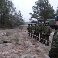 Учатся гвардейцы