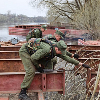 Соединяя берега