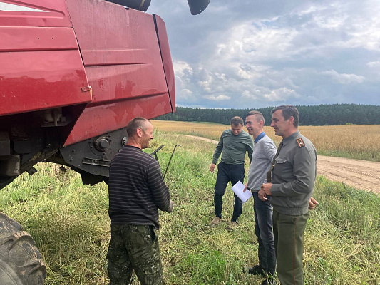 Военные комиссары Гродненщины ознакомились с ходом уборочной кампании
