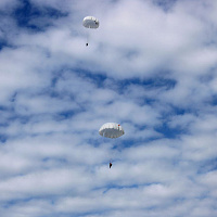 Военнослужащие 5 обрСпН выполнили десантирование на воду из вертолёта