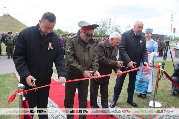 В Гродно состоялось торжественное открытие памятника воинам-связистам