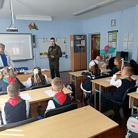 Военнослужащие 11 омбр приняли участие в школьных линейках в Слонимском, Зельвенском и Мостовском районах