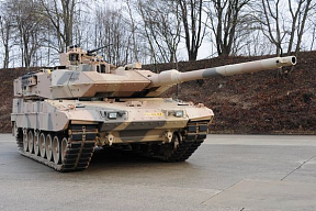 Заключен контракт на поставку ВС Венгрии ОБТ «Леопард-2A7+» и СГ PzH-2000