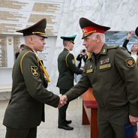 В звездный путь, офицеры!