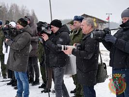 Иностранные журналисты посетили полигон «Белая Лужа»