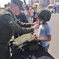 Белорусские военнослужащие приняли участие в семейном фестивале профессий