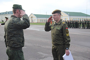 Продолжаются церемонии увольнения военнослужащих в запас 