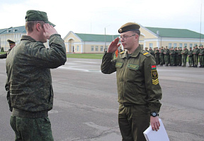 Продолжаются церемонии увольнения военнослужащих в запас 