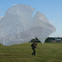 Витебские десантники совершили прыжки с парашютом с самолета АН-2