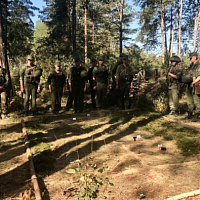 Учатся гвардейцы