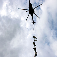 Военнослужащие 5 обр СпН отработали десантирование из вертолета Ми-8МТВ-5