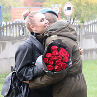 Брестские десантники поздравили мам с наступающим праздником