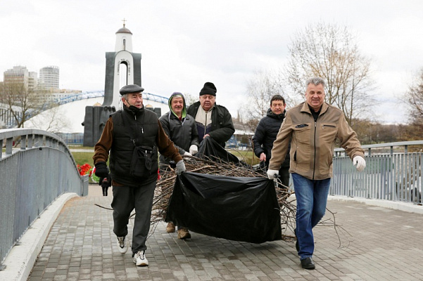 Воины-интернационалисты вышли на субботник 