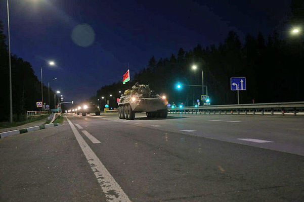 Подразделения войск ЗОК успешно отработали перемещение в новые районы в ночных условиях