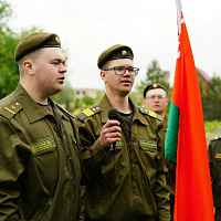 Военнослужащие 36 дмбр поздравили ветерана и узников фашистских концлагерей с наступающим Днём Победы