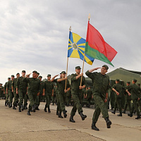 На Ашулуке подняли Государственные флаги Беларуси и России