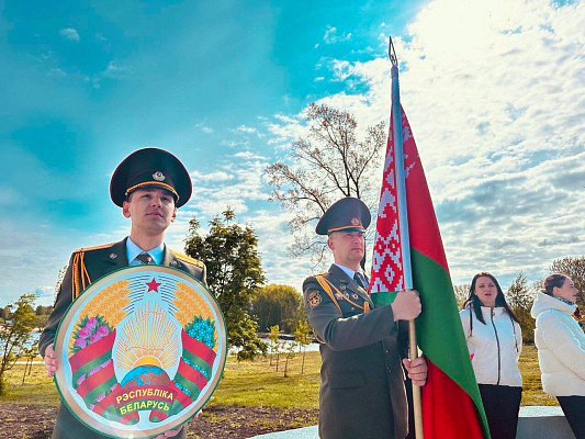  Белорусские военнослужащие приняли участие в праздновании Дня государственных символов страны