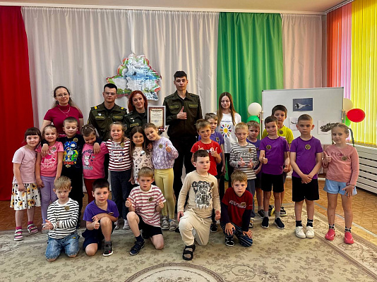 Военнослужащие организовали праздник для воспитанников детского сада 