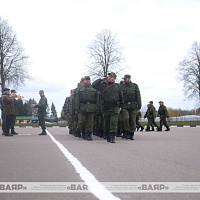На плацу одного из соединений СЗОК прошёл торжественный ритуал чествования военнообязанных, проходивших сборы в апреле