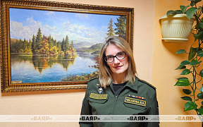 Сильная женщина не плачет у окна