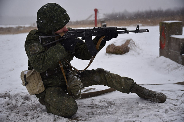 Занятия по огневой подготовке с военнослужащими 48-го отдельного батальона радиоэлектронной борьбы